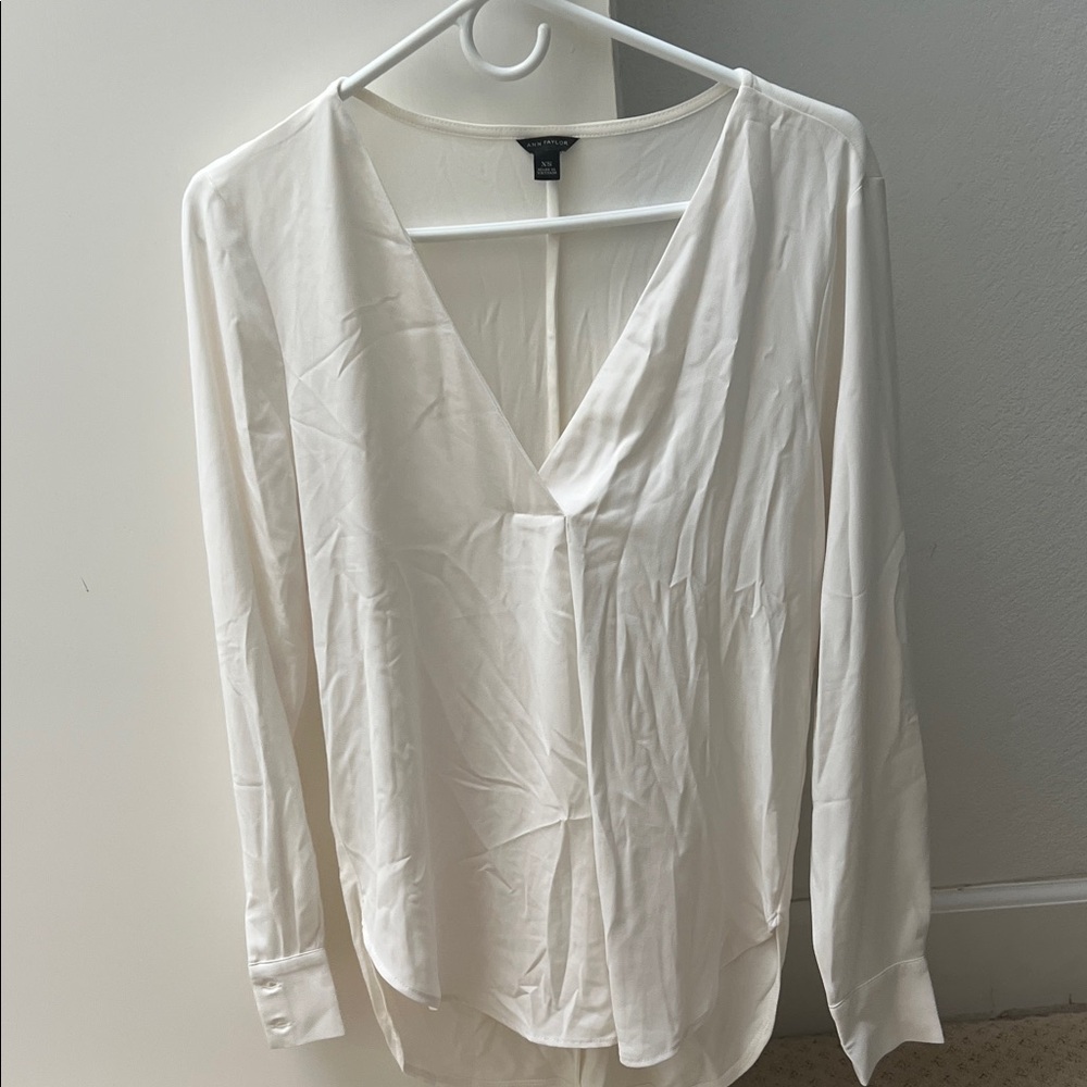 Ann Taylor Elegant White V-Neck Blouse | XS